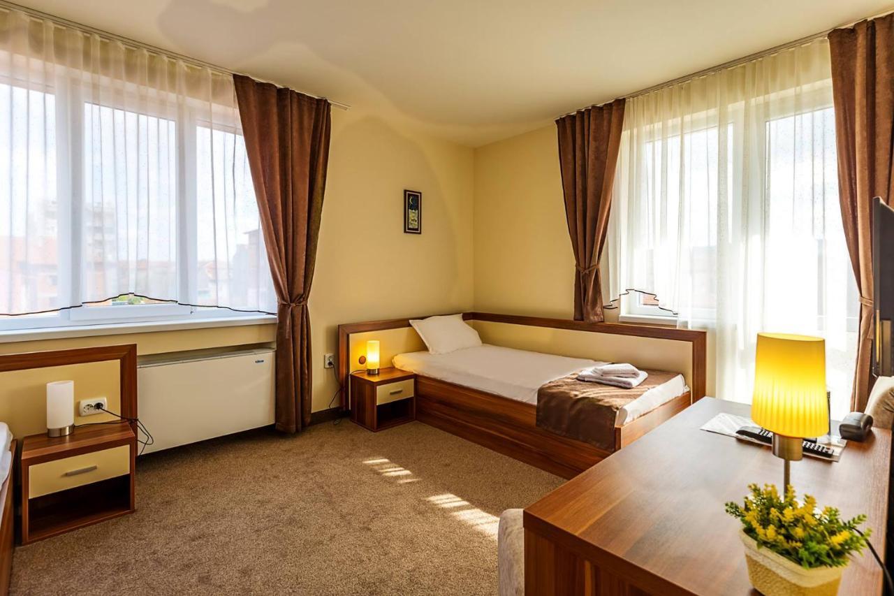 Family Hotel Bulgaria Kharmanli Exterior foto